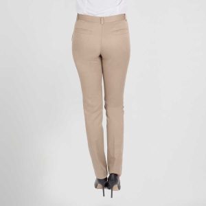 Chino de mujer color beige parte trasera