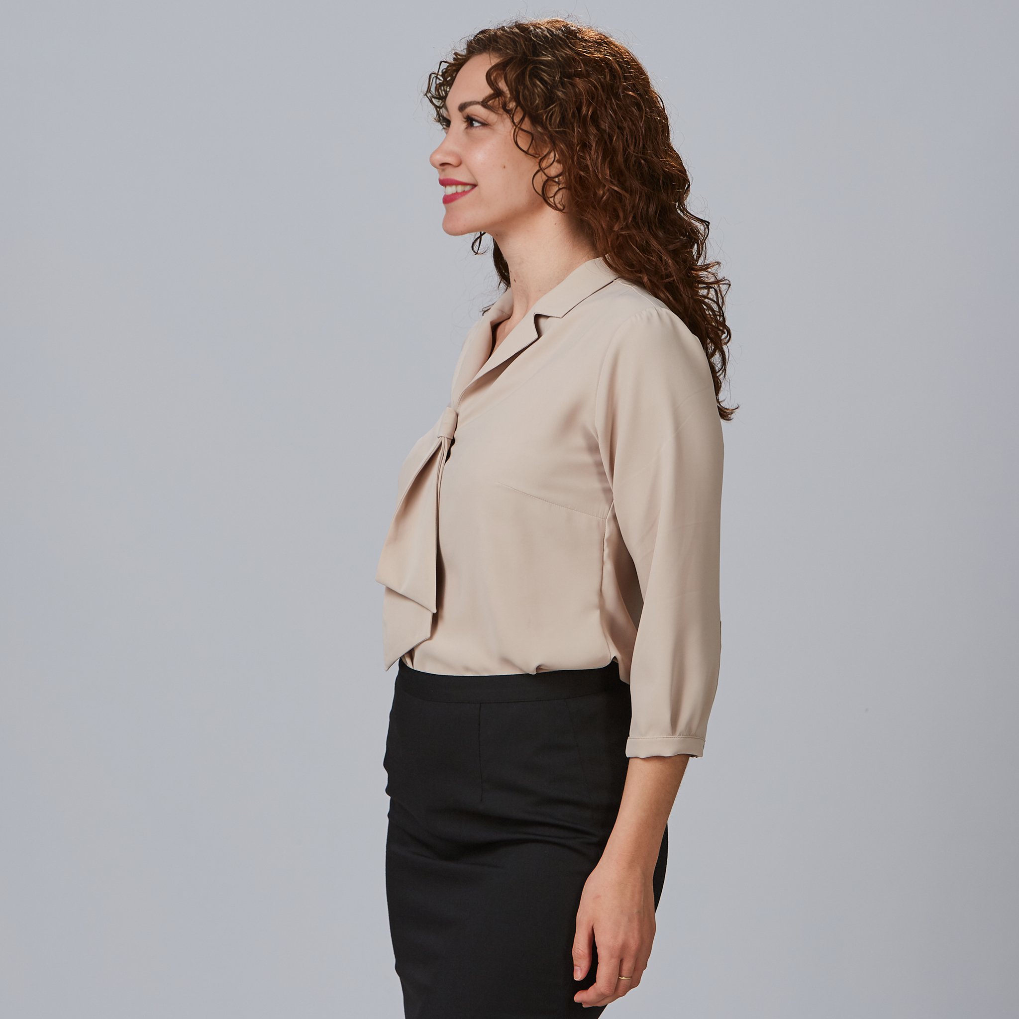 Blusa beige con lazo para mujer 240009 perfil