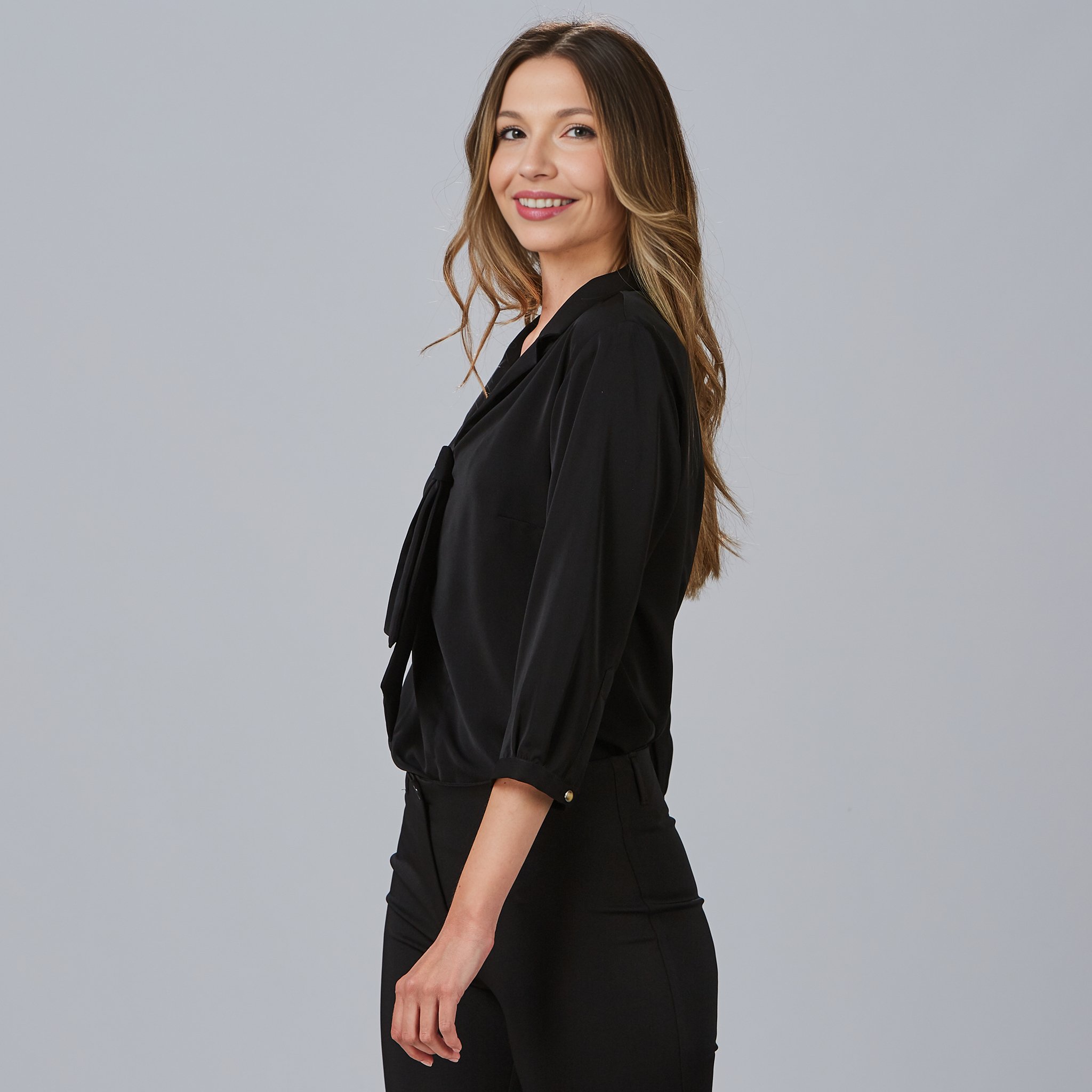 Blusa negra con lazo para mujer 240009 perfil